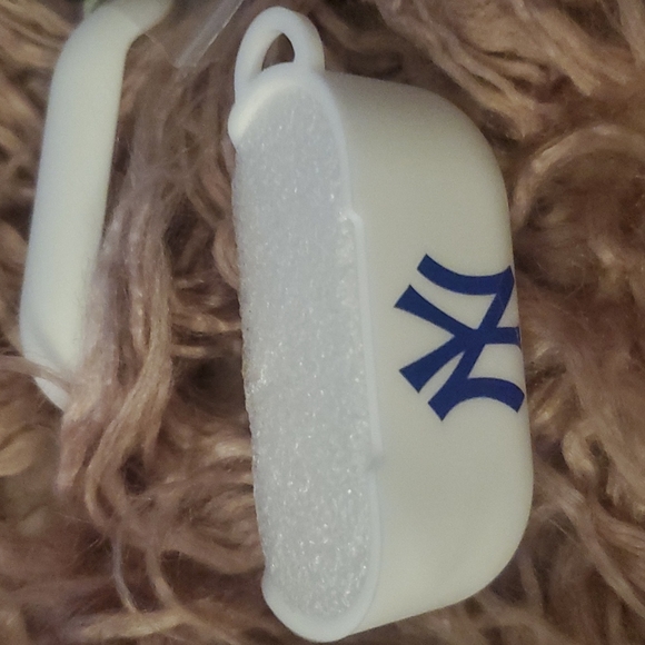 Apple Airpods case - Picture 3 of 3